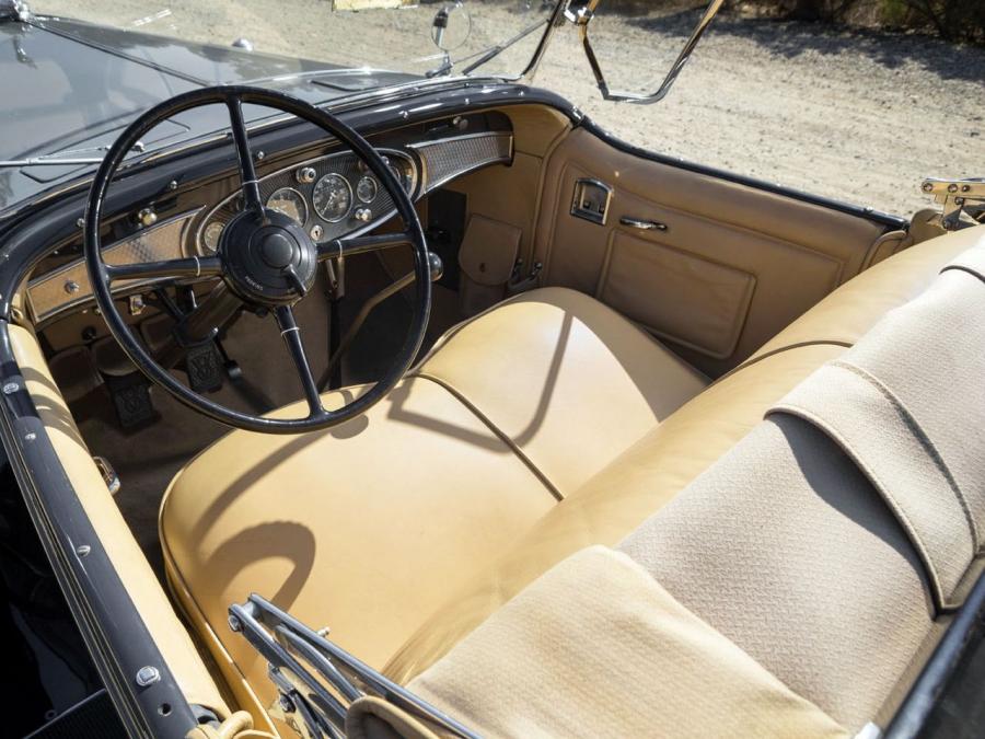Интерьер Cadillac V8 355-A Roadster by Fleetwood (4502) 1931 года  (фото 17 из 29)